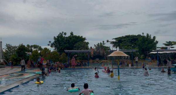 Wisatawan Padati Objek Wisata Binuang Waterpark di Kabupaten Serang Wisatawan Padati Objek Wisata Binuang Waterpark di Kabupaten Serang