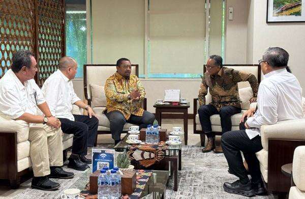Anggota DPR Komisi V Apresiasi Menteri PU yang Langsung Turun ke Banyumas Anggota DPR Komisi V Apresiasi Menteri PU yang Langsung Turun ke Banyumas