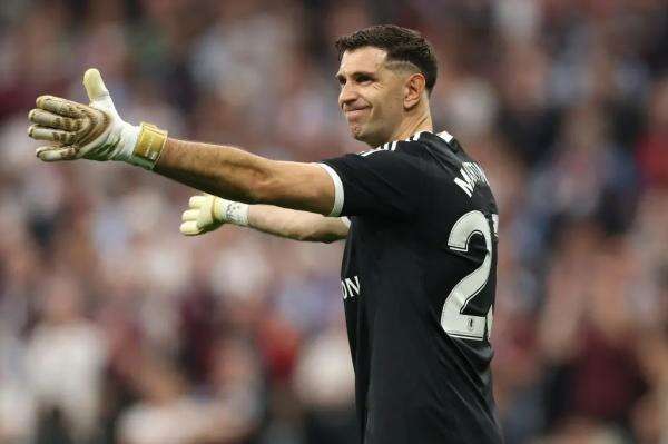 Emiliano Martinez Turun Harga, Juventus Bergerak Cepat Amankan Kiper Juara Dunia Emiliano Martinez Turun Harga, Juventus Bergerak Cepat Amankan Kiper Juara Dunia