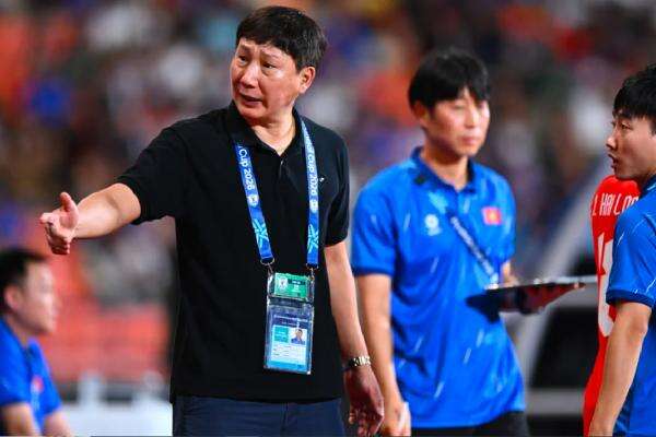 Vietnam vs Thailand: Kim Sang-sik Siapkan Tarian Spesial jika Juara Piala AFF 2026 Vietnam vs Thailand: Kim Sang-sik Siapkan Tarian Spesial jika Juara Piala AFF 2026