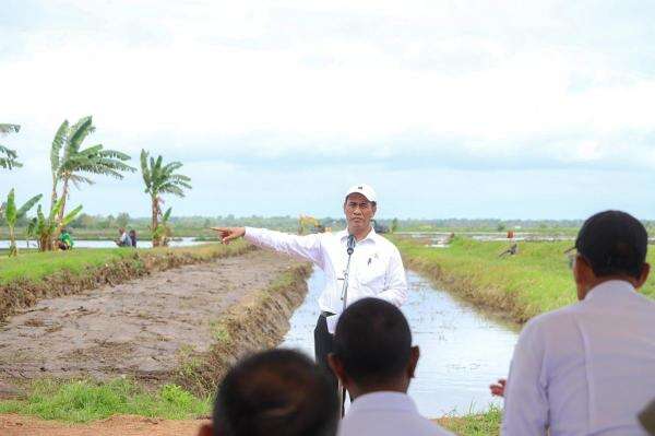 Pemerintah Salurkan Bantuan Rp5,5 Triliun ke Petani Pemerintah Salurkan Bantuan Rp5,5 Triliun ke Petani