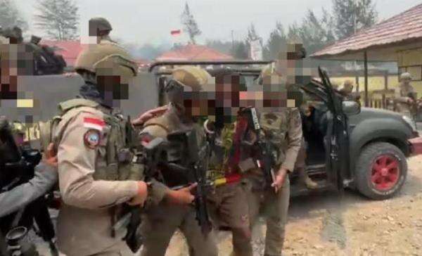 Polisi Tangkap Anggota KKB Papua DPO Kasus Pembakaran Camp PT Unggul di Puncak Polisi Tangkap Anggota KKB Papua DPO Kasus Pembakaran Camp PT Unggul di Puncak
