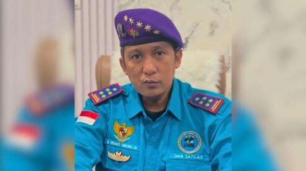 7 Kontroversi Firdaus Oiwobo, Jadi Pengacara Dukun hingga Injak Meja Persidangan 7 Kontroversi Firdaus Oiwobo, Jadi Pengacara Dukun hingga Injak Meja Persidangan