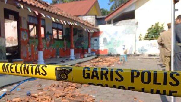 2 Bangunan TK Mekarsari II di Semarang Terbakar, Guru dan Siswa Panik Selamatkan Diri 2 Bangunan TK Mekarsari II di Semarang Terbakar, Guru dan Siswa Panik Selamatkan Diri