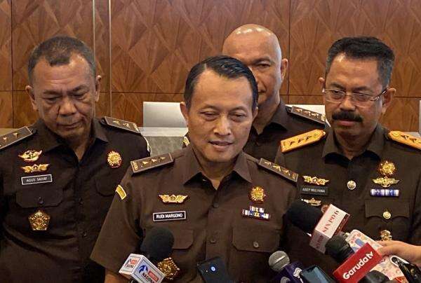 Kejagung Ancam Jemput Paksa Febrie Adriansyah jika Mangkir Lagi Kejagung Ancam Jemput Paksa Febrie Adriansyah jika Mangkir Lagi