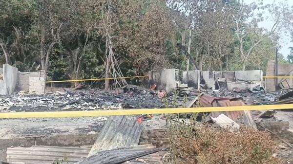 4 Rumah di Bangka Barat Ludes Dilalap Api, Diduga Sengaja Dibakar Pemilik 4 Rumah di Bangka Barat Ludes Dilalap Api, Diduga Sengaja Dibakar Pemilik