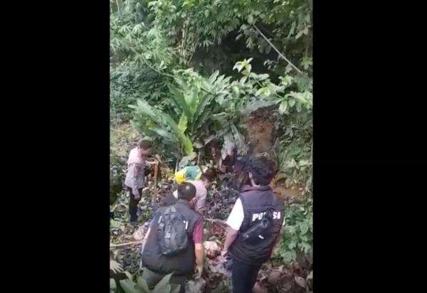 Sebulan Usai Buang Jasad Alvaro, Ayah Tiri Khawatir Sidik Jarinya Tertinggal Sebulan Usai Buang Jasad Alvaro, Ayah Tiri Khawatir Sidik Jarinya Tertinggal