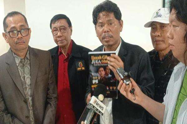 Bonatua Siap Ajukan Dua Bukti Tambahan Gugatan Legalisir Ijazah Jokowi Bonatua Siap Ajukan Dua Bukti Tambahan Gugatan Legalisir Ijazah Jokowi