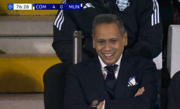 Senyum Semringah Presiden Mirwan Suwarso Lihat Como 1907 Permalukan Manchester United 4-1! Senyum Semringah Presiden Mirwan Suwarso Lihat Como 1907 Permalukan Manchester United 4-1!