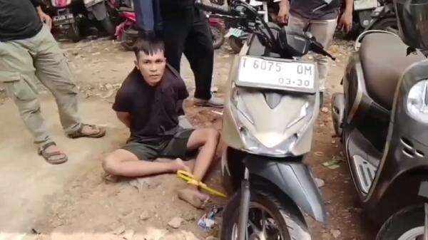 DPO Senjata Api Rakitan di Lampung Ditangkap di Bekasi, Akui Curi 100 Motor DPO Senjata Api Rakitan di Lampung Ditangkap di Bekasi, Akui Curi 100 Motor