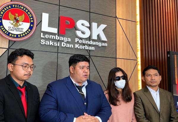 Korban Dugaan TPKS Betrand Peto Klaim Diteror Seorang Influencer Lewat Medsos Korban Dugaan TPKS Betrand Peto Klaim Diteror Seorang Influencer Lewat Medsos