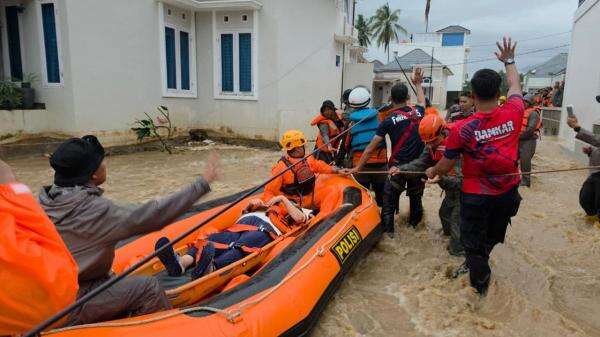 Banjir Rendam Sejumlah Wilayah di Padang, Puluhan Warga Dievakuasi Banjir Rendam Sejumlah Wilayah di Padang, Puluhan Warga Dievakuasi