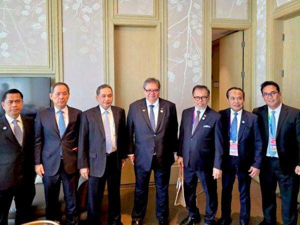 Menko Airlangga Ajak Huawei dan ByteDance Perkuat Investasi AI di Indonesia Menko Airlangga Ajak Huawei dan ByteDance Perkuat Investasi AI di Indonesia