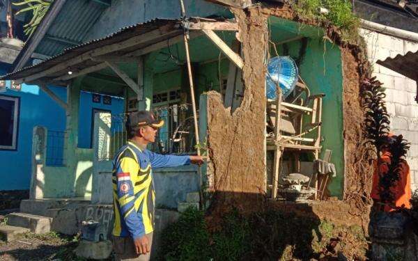 BNPB Catat 53.971 Rumah Rusak Akibat Gempa M 7,7 NTT BNPB Catat 53.971 Rumah Rusak Akibat Gempa M 7,7 NTT