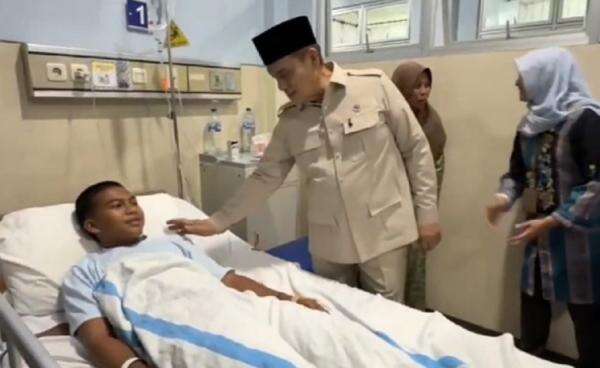 Besuk Santri Korban Keracunan di Sidoarjo, Wamenag: MBG di Ponpes Tetap Jalan! Besuk Santri Korban Keracunan di Sidoarjo, Wamenag: MBG di Ponpes Tetap Jalan!