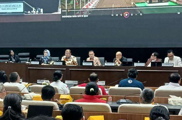 DPR Buka Partisipasi Publik Seluas-luasnya dalam Penyusunan RUU Ketenagakerjaan DPR Buka Partisipasi Publik Seluas-luasnya dalam Penyusunan RUU Ketenagakerjaan