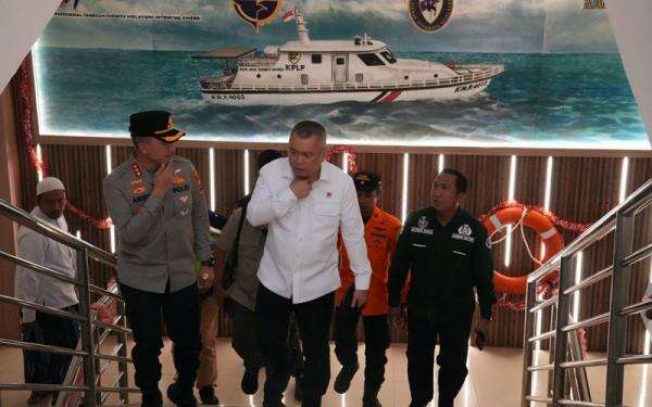 Kemenhub Segera Investigasi Penyebab Kebakaran KM Mutiara Sentosa II Kemenhub Segera Investigasi Penyebab Kebakaran KM Mutiara Sentosa II
