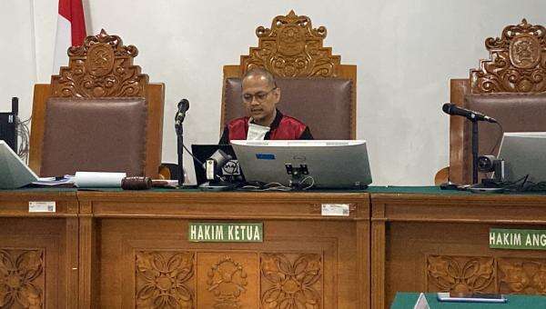 Tok! PN Jaksel Tolak Permohonan Praperadilan Eks Waka BGN Lodewyk Pusung Tok! PN Jaksel Tolak Permohonan Praperadilan Eks Waka BGN Lodewyk Pusung