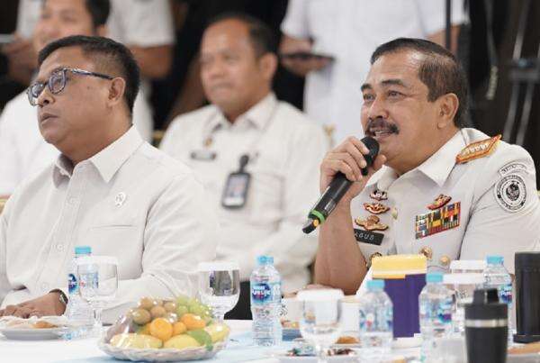Kemenimipas Salurkan Bantuan bagi Masyarakat Terdampak Karhutla dan Kekeringan Kemenimipas Salurkan Bantuan bagi Masyarakat Terdampak Karhutla dan Kekeringan