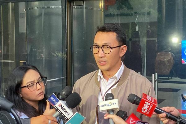 KPK Telusuri Mekanisme Proyek Pengadaan di Bekasi dengan Peran Ipda Yayat KPK Telusuri Mekanisme Proyek Pengadaan di Bekasi dengan Peran Ipda Yayat