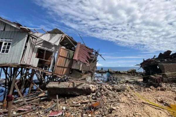 Ledakan Bom Sisa Perang Dunia II di Biak Numfor Papua, 9 Tewas, 6 Luka-luka Ledakan Bom Sisa Perang Dunia II di Biak Numfor Papua, 9 Tewas, 6 Luka-luka