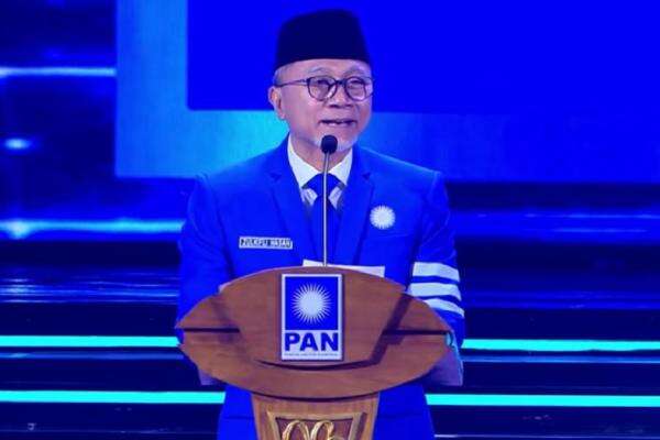 Zulhas Tegaskan PAN Akan Terus Bersama Prabowo Subianto Zulhas Tegaskan PAN Akan Terus Bersama Prabowo Subianto
