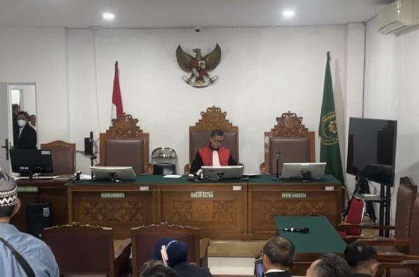 Praperadilan Dokter Tifa, Hakim Tegaskan Sidang Bebas Suap dan Gratifikasi Praperadilan Dokter Tifa, Hakim Tegaskan Sidang Bebas Suap dan Gratifikasi
