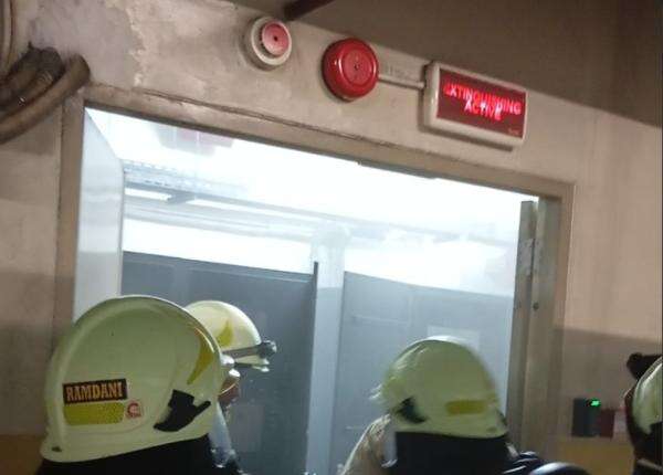 KPK Bantah Gedung Merah Putih Kebakaran, Jubir: Asap Fogging Terdeteksi Sistem Pemadam Otomatis KPK Bantah Gedung Merah Putih Kebakaran, Jubir: Asap Fogging Terdeteksi Sistem Pemadam Otomatis