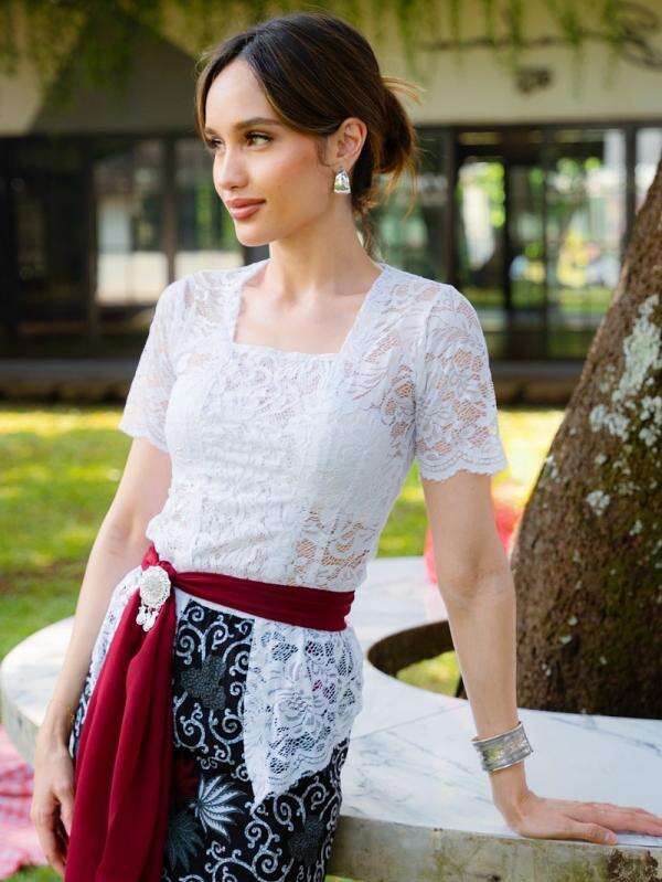 Inspirasi Gaya Kebaya Artis, dari Formal sampai Kasual Inspirasi Gaya Kebaya Artis, dari Formal sampai Kasual