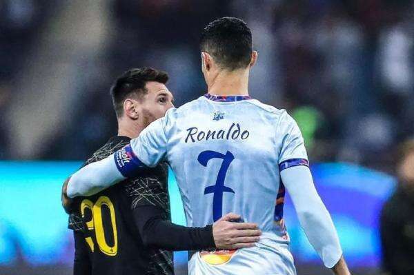 Cristiano Ronaldo Kirim Ucapan Duka untuk Lionel Messi Cristiano Ronaldo Kirim Ucapan Duka untuk Lionel Messi
