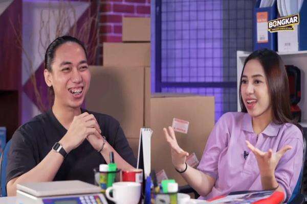 Bongkar: Tidur Sambil Duduk? Dandy Panjawi Bongkar Kebiasaan Unik yang Bikin Azia Riza Melongo! Bongkar: Tidur Sambil Duduk? Dandy Panjawi Bongkar Kebiasaan Unik yang Bikin Azia Riza Melongo!