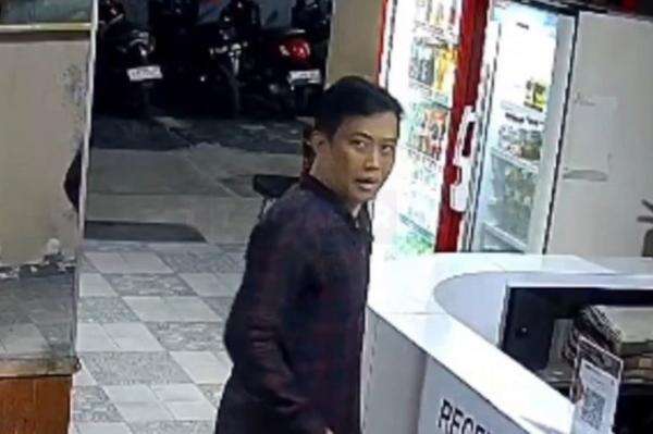 Terekam CCTV, Taufik Hidayat Tersangka Penyekap YTR Kencan dengan Janda di Hotel Terekam CCTV, Taufik Hidayat Tersangka Penyekap YTR Kencan dengan Janda di Hotel
