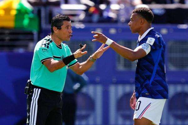 Penalti Mbappe Ditolak, Wasit Piala Dunia 2026 Dicap Arogan Penalti Mbappe Ditolak, Wasit Piala Dunia 2026 Dicap Arogan