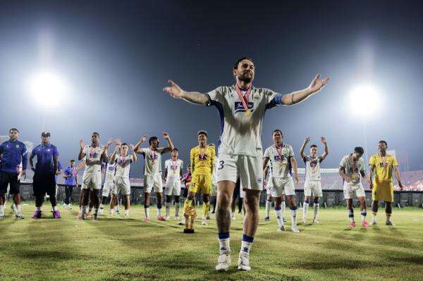 Marc Klok Bongkar Mental Baja Persib, Modal Besar Taklukkan Kompetisi Asia Marc Klok Bongkar Mental Baja Persib, Modal Besar Taklukkan Kompetisi Asia