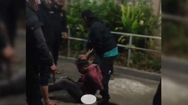 Pemotor di Makassar Cekcok di Jalan Berujung Penikaman, Pelaku Ditangkap Usai Buron 1 Tahun Pemotor di Makassar Cekcok di Jalan Berujung Penikaman, Pelaku Ditangkap Usai Buron 1 Tahun