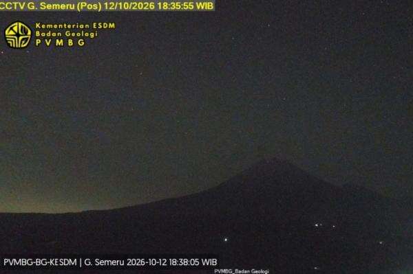 Gunung Semeru Erupsi Malam Ini, Muntahkan Abu Vulkanik Setinggi 1.000 Meter Gunung Semeru Erupsi Malam Ini, Muntahkan Abu Vulkanik Setinggi 1.000 Meter