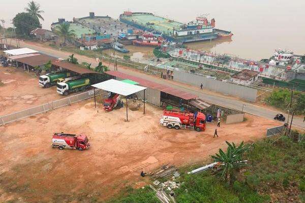 Sungai Kapuas Surut, Pertamina Optimalkan Penyangga Tayan untuk Jaga Pasokan BBM di Sintang Sungai Kapuas Surut, Pertamina Optimalkan Penyangga Tayan untuk Jaga Pasokan BBM di Sintang