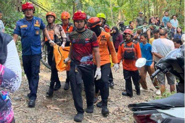 Balita Hanyut di Sungai Cianten Bogor Ditemukan Tewas, Terseret Arus saat Temani Ibu Mencuci Balita Hanyut di Sungai Cianten Bogor Ditemukan Tewas, Terseret Arus saat Temani Ibu Mencuci