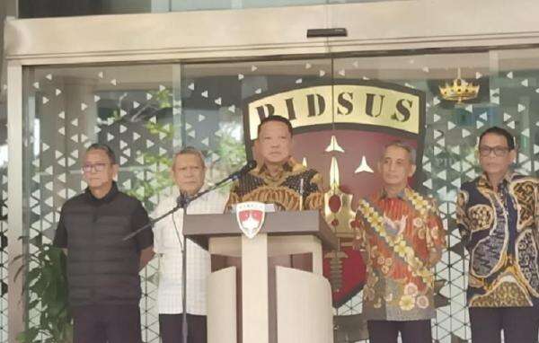 Jampidsus Febrie Adriansyah Bantah Kabar Mengundurkan Diri Jampidsus Febrie Adriansyah Bantah Kabar Mengundurkan Diri