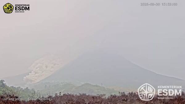 Gunung Merapi Luncurkan Awan Panas Guguran hingga 2 Km Sore Ini Gunung Merapi Luncurkan Awan Panas Guguran hingga 2 Km Sore Ini