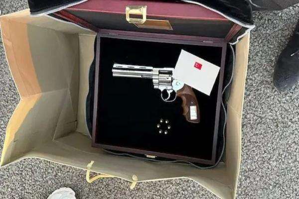 Erdogan Beri Hadiah Pistol dengan Peluru Aktif kepada Para Pemimpin NATO, Ini Maksudnya Erdogan Beri Hadiah Pistol dengan Peluru Aktif kepada Para Pemimpin NATO, Ini Maksudnya