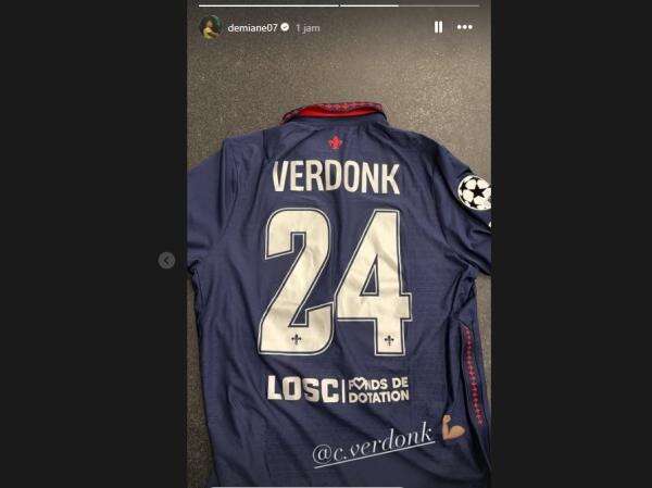 Makin Dekat ke Timnas Indonesia? Pemain Muda Arsenal Ini Pamer Jersey Calvin Verdonk Usai Laga Liga Champions Makin Dekat ke Timnas Indonesia? Pemain Muda Arsenal Ini Pamer Jersey Calvin Verdonk Usai Laga Liga Champions