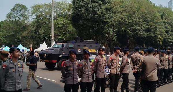 Persib Tiba di SUGBK dengan Pengawalan Ketat, Gunakan 7 Rantis Barracuda Persib Tiba di SUGBK dengan Pengawalan Ketat, Gunakan 7 Rantis Barracuda