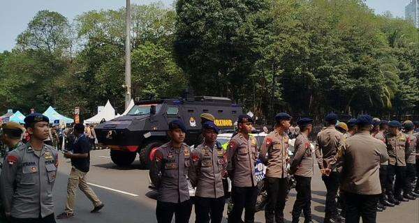 Persib Bandung Tiba di SUGBK Jelang Hadapi Persija Jakarta, Gunakan 7 Rantis Barracuda Persib Bandung Tiba di SUGBK Jelang Hadapi Persija Jakarta, Gunakan 7 Rantis Barracuda