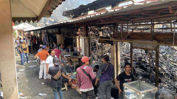 Pramono Carikan Lokasi Baru untuk Pedagang Pasar Taman Puring Pramono Carikan Lokasi Baru untuk Pedagang Pasar Taman Puring