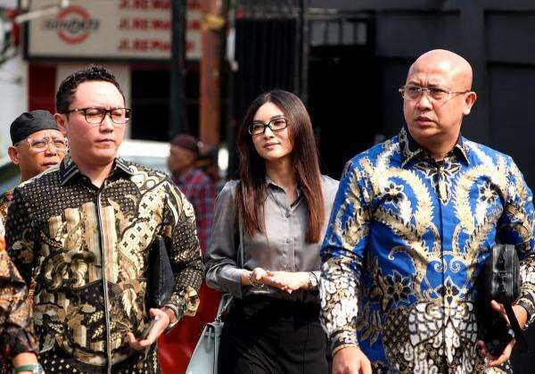 Sarwendah Klaim Kantongi Bukti Medis Penyakit '3 Huruf' Ruben Onsu, Bakal Dibongkar di Persidangan! Sarwendah Klaim Kantongi Bukti Medis Penyakit '3 Huruf' Ruben Onsu, Bakal Dibongkar di Persidangan!