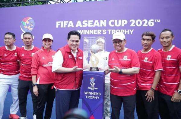 Trofi FIFA ASEAN Cup 2026 Dipamerkan di Bundaran HI Trofi FIFA ASEAN Cup 2026 Dipamerkan di Bundaran HI