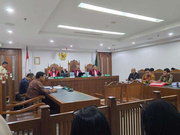 Sidang Kasus Ijazah Jokowi di PN Jakpus, Penggugat Serahkan 13 Alat Bukti Sidang Kasus Ijazah Jokowi di PN Jakpus, Penggugat Serahkan 13 Alat Bukti
