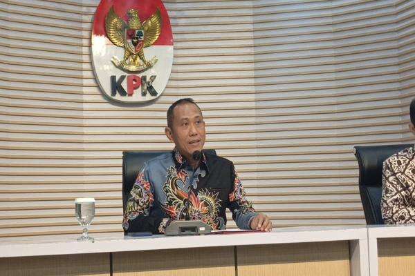 KPK Tetapkan Bupati Lombok Barat Tersangka Dugaan Suap dan Gratifikasi KPK Tetapkan Bupati Lombok Barat Tersangka Dugaan Suap dan Gratifikasi