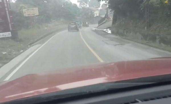 Abu Vulkanik Gunung Marapi Selimuti Jalur Padang Panjang-Bukittinggi Abu Vulkanik Gunung Marapi Selimuti Jalur Padang Panjang-Bukittinggi